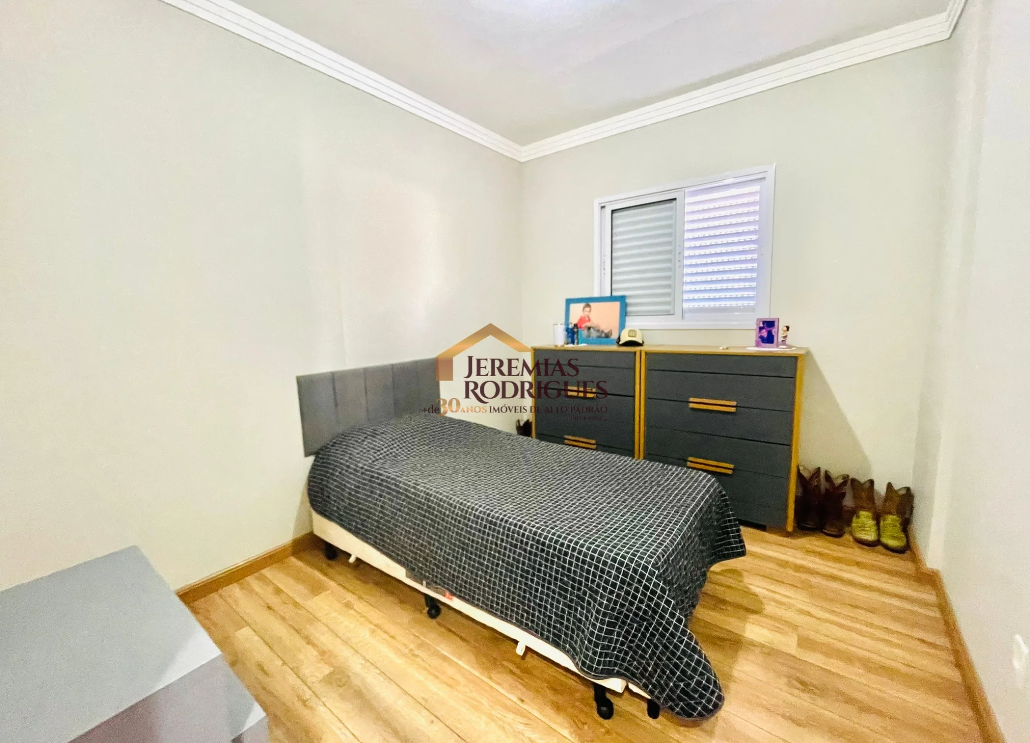 Apartamento à venda no Edifício Maison em Taubaté/ SP.