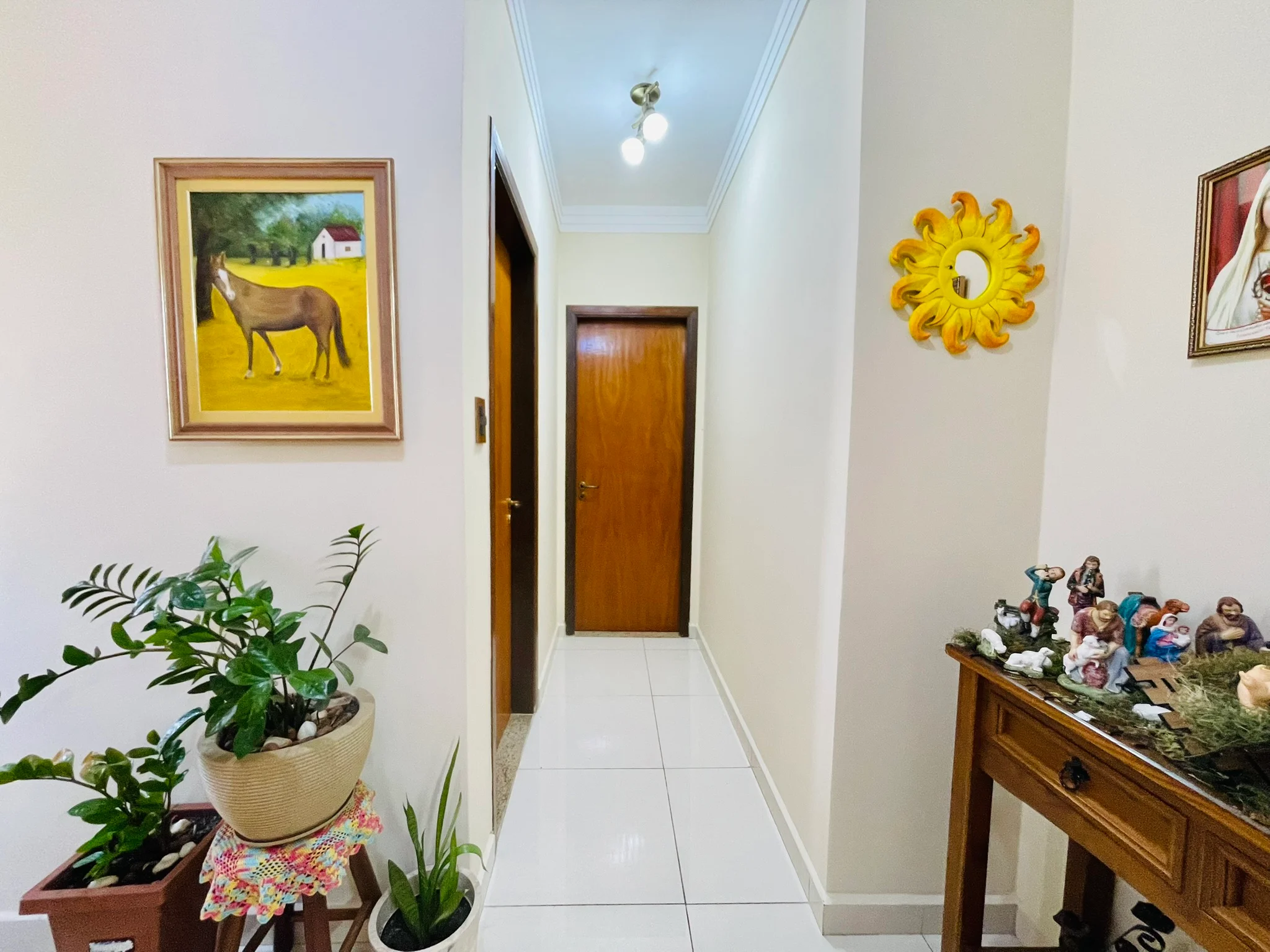 Casa à venda com 5 dormitórios no bairro Esplanada Independência em Taubaté/SP. 