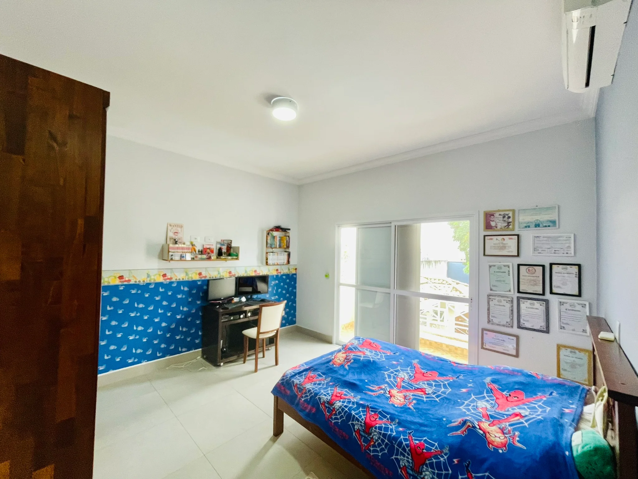Casa à venda com 4 dormitórios no Condomínio Jardim Oásis em Taubaté/SP. 