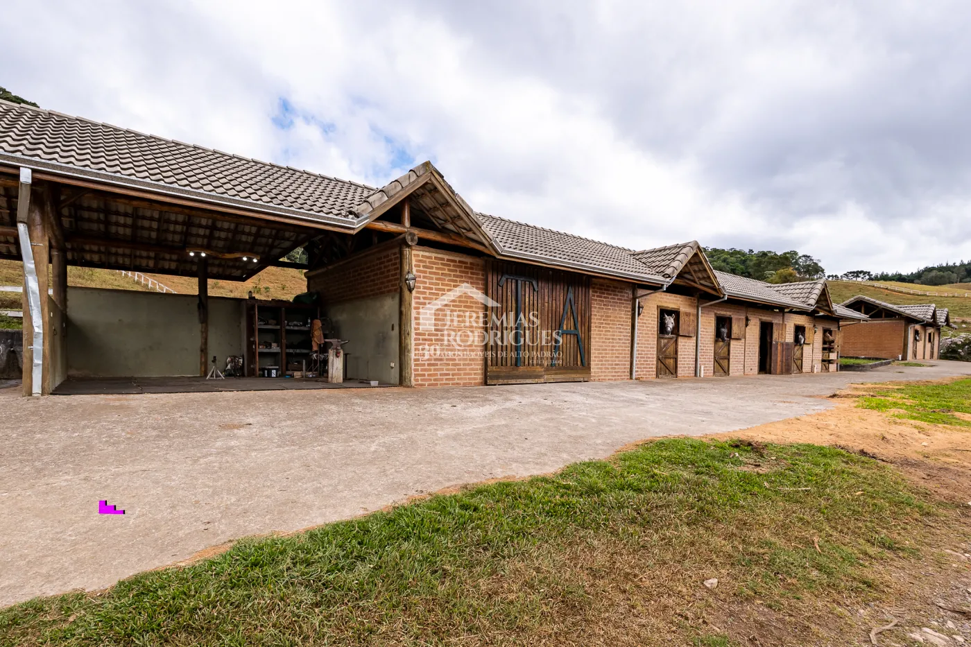 Fazenda com 2.904.000 m² - Sapucaí-Mirim - MG