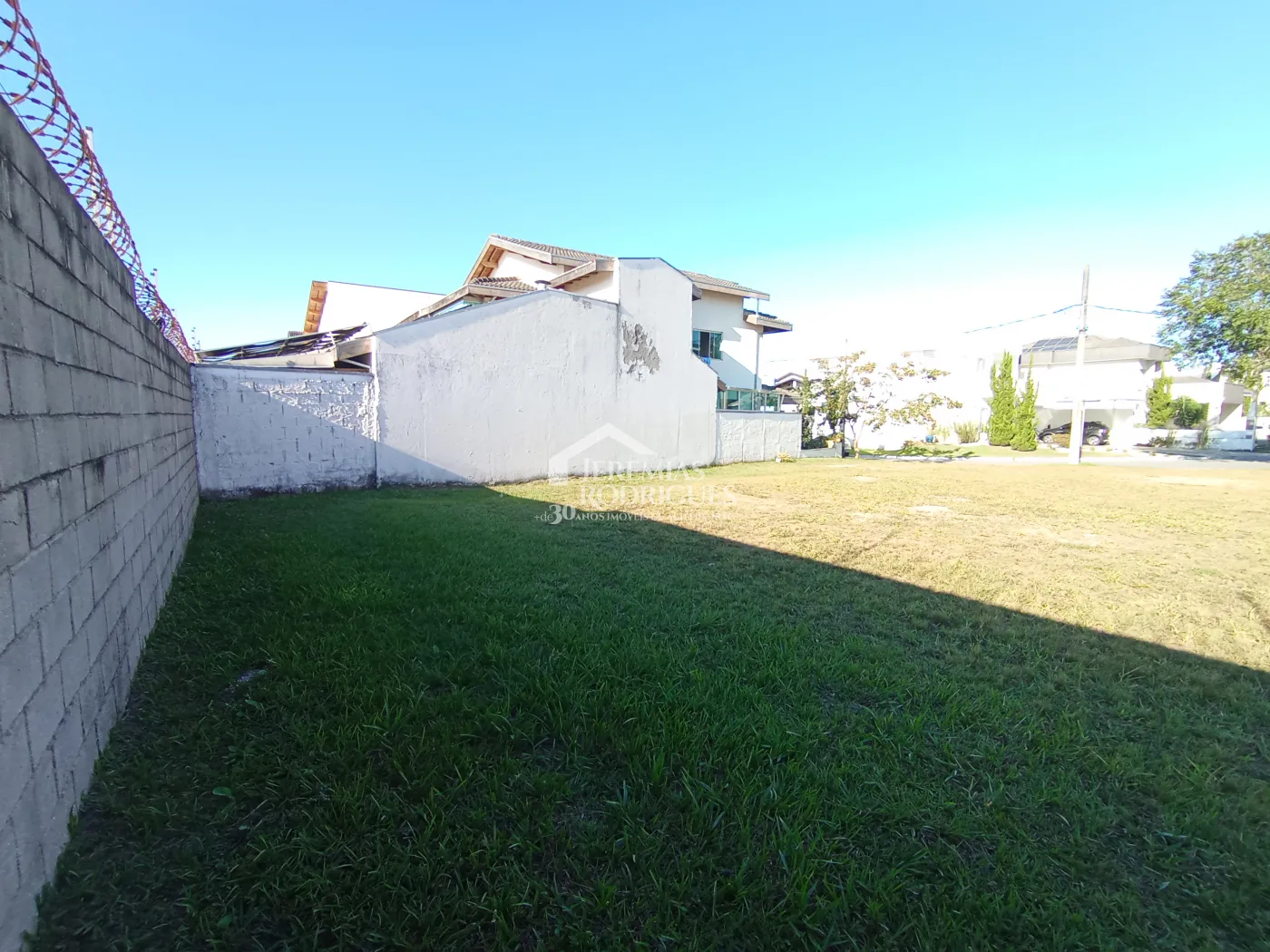 Terreno à venda com 448 m² no Condomínio Campos do Conde II - Chambord em Tremembé/SP