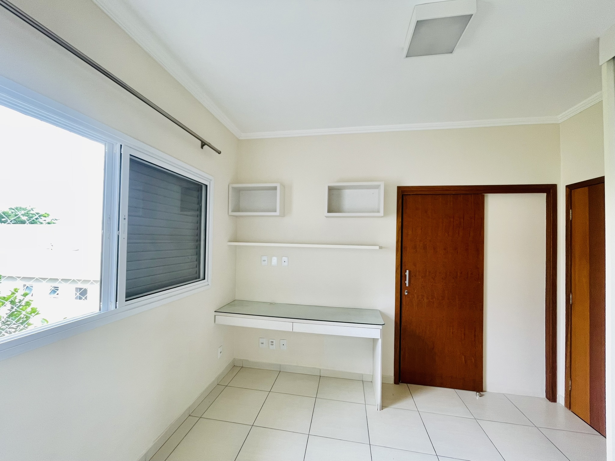 Casa para locação com 4 dormitórios no Condomínio Campos do Conde II em Tremembé/SP.