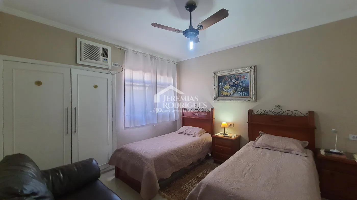Casa para locação com 5 dormitórios no Centro em Taubaté/SP.