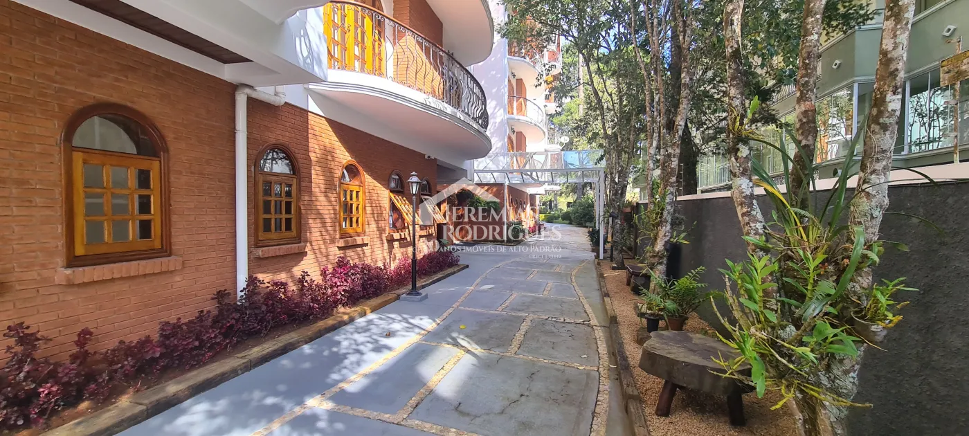 Apartamento à venda com 4 suítes no Edifício Evergreen em Campos do Jordão/SP