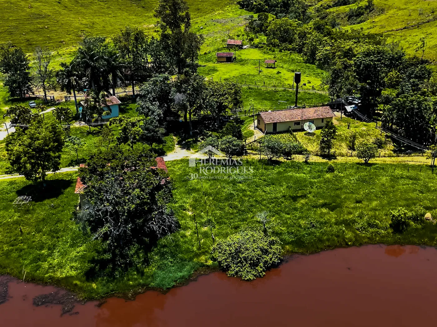 Fazenda à venda com 919,6 hectares em Cachoeira Paulista/SP.