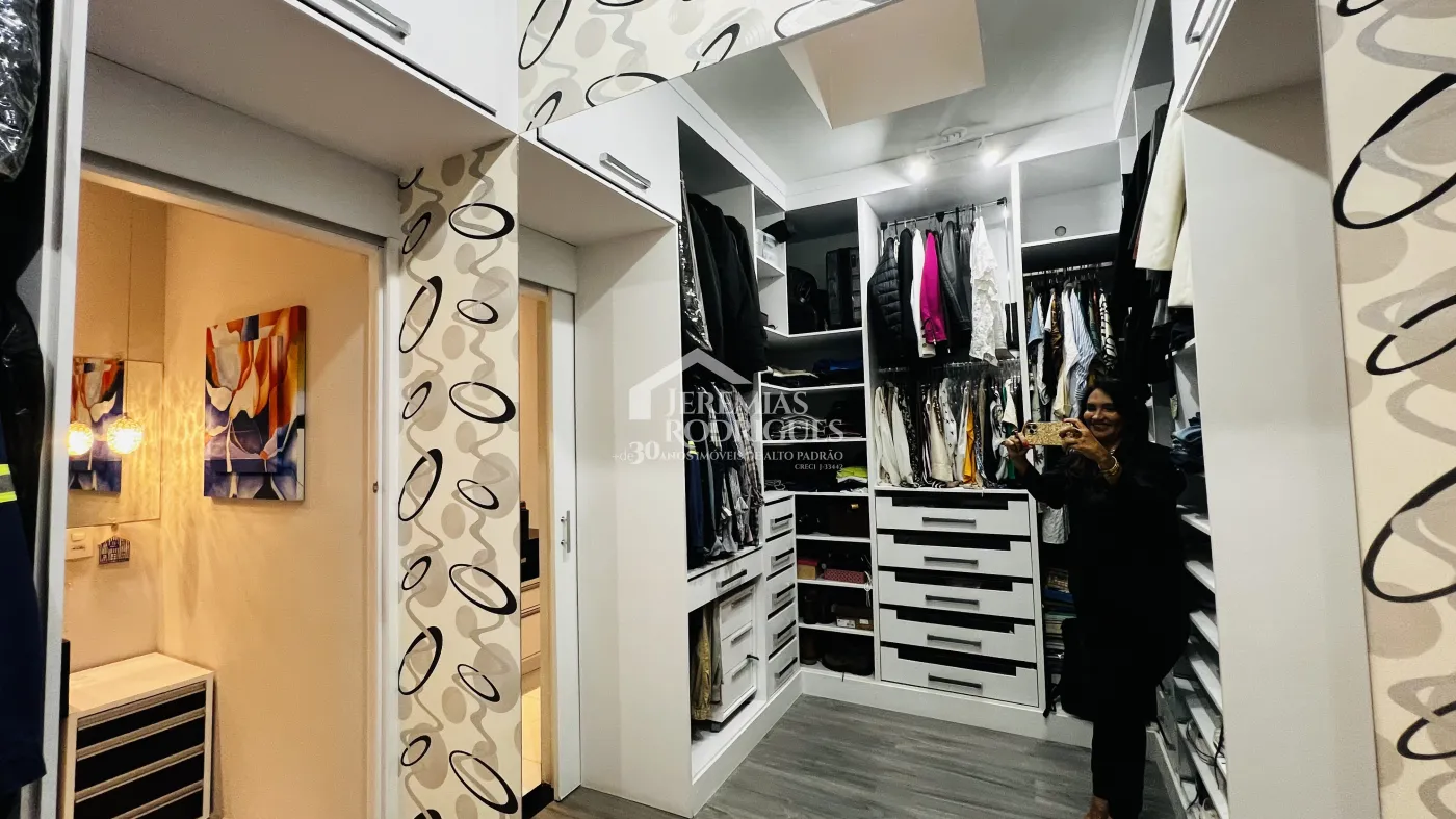 Casa à venda com 3 suítes no Condomínio Campos do Conde II Chambord em Tremembé/SP