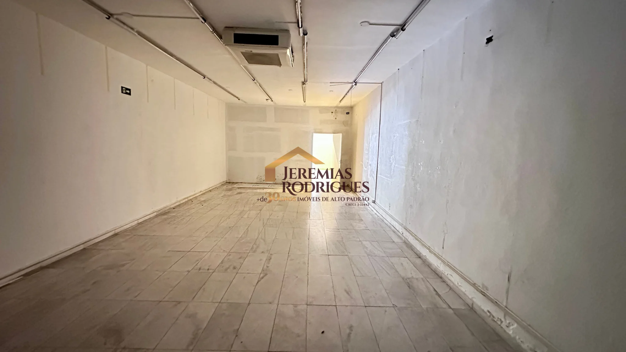 Ponto comercial para locação no Centro em Pindamonhangaba/SP. — foto 5