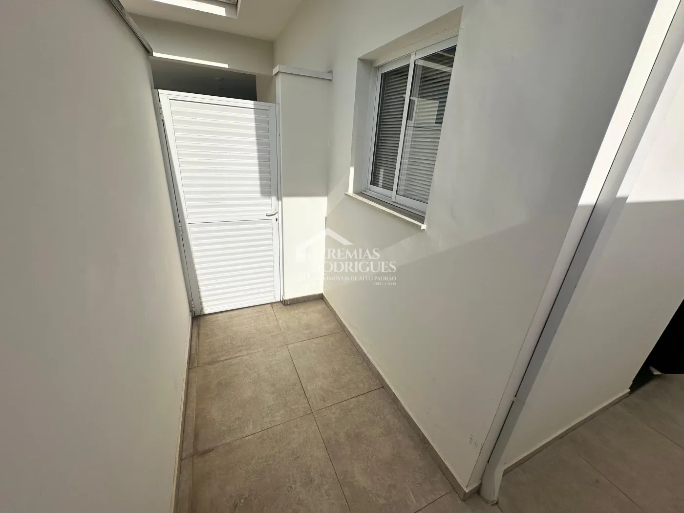 Casa mobiliada para locação com 3 suítes no Condomínio Real Ville em Pindamonhangaba/SP