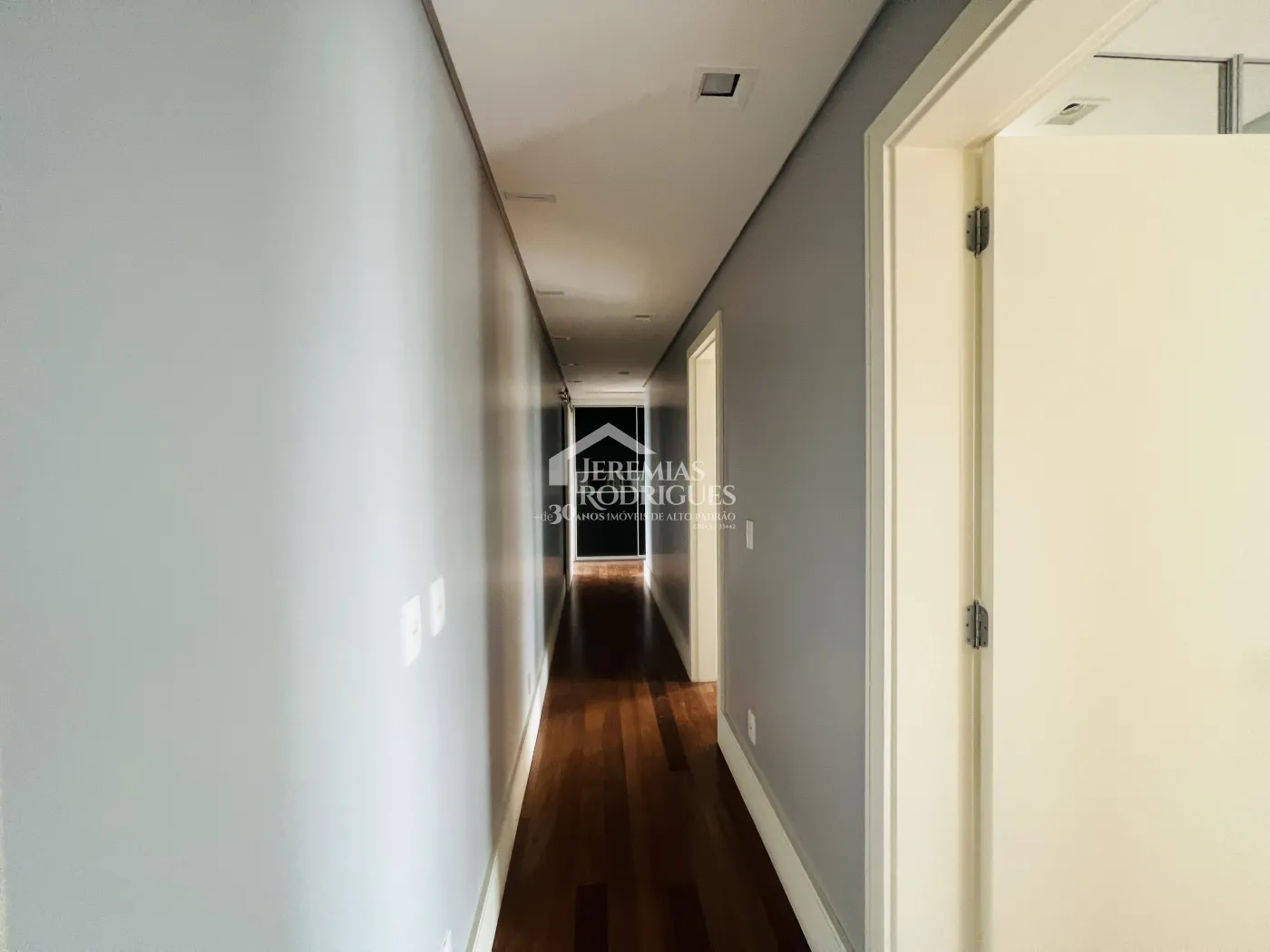 Apartamento à venda com 3 suítes no Edifício Des Arts em Taubaté/SP.