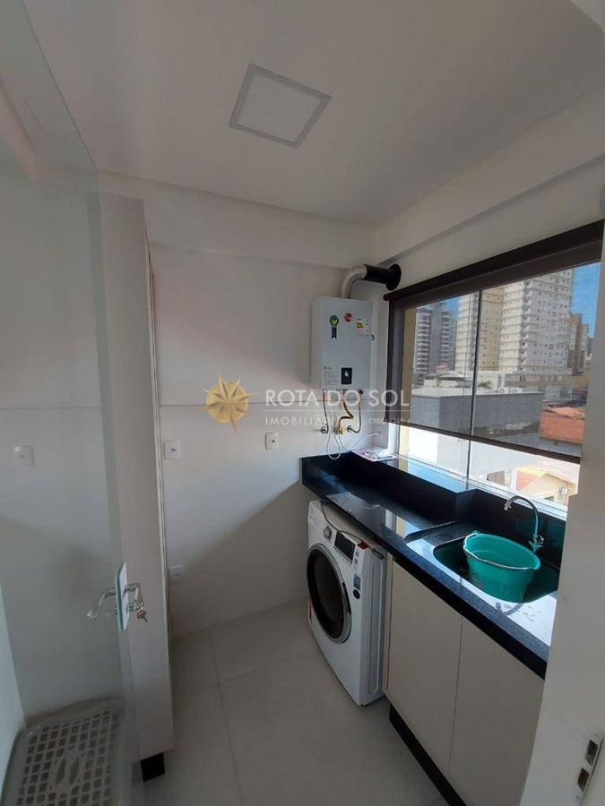 Comodoro apartamento mobiliado com 3 suítes e 2 vagas na Meia Praia Itapema SC