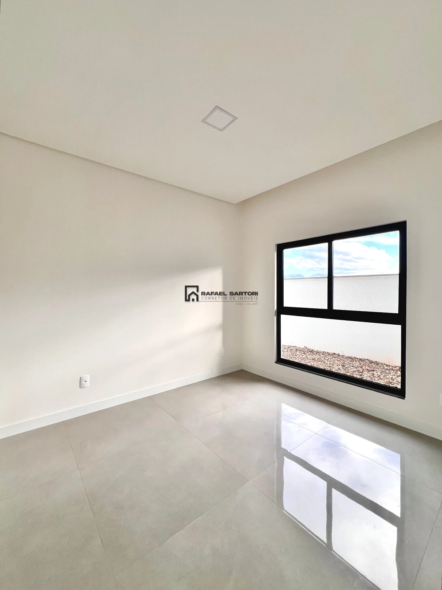 CASA MODERNA BAIRRO ESTRADA NOVA