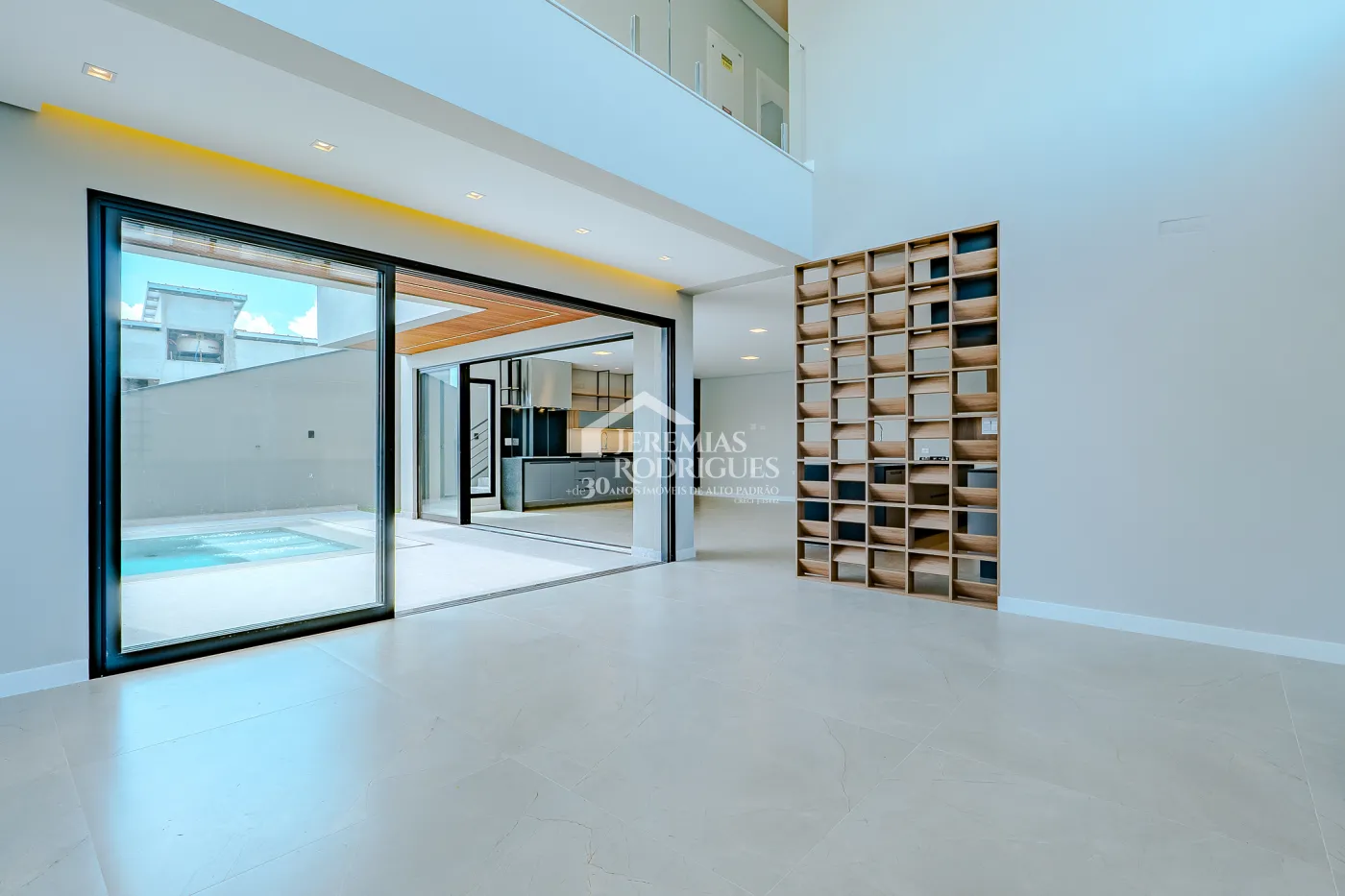 Casa à venda com 4 suítes no Condomínio Residencial Alphaville II em São José dos Campos/SP.