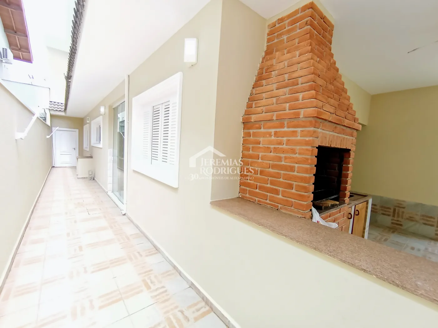 Casa para locação com 4 dormitórios no Condomínio Taubaté Village em Taubaté/SP.