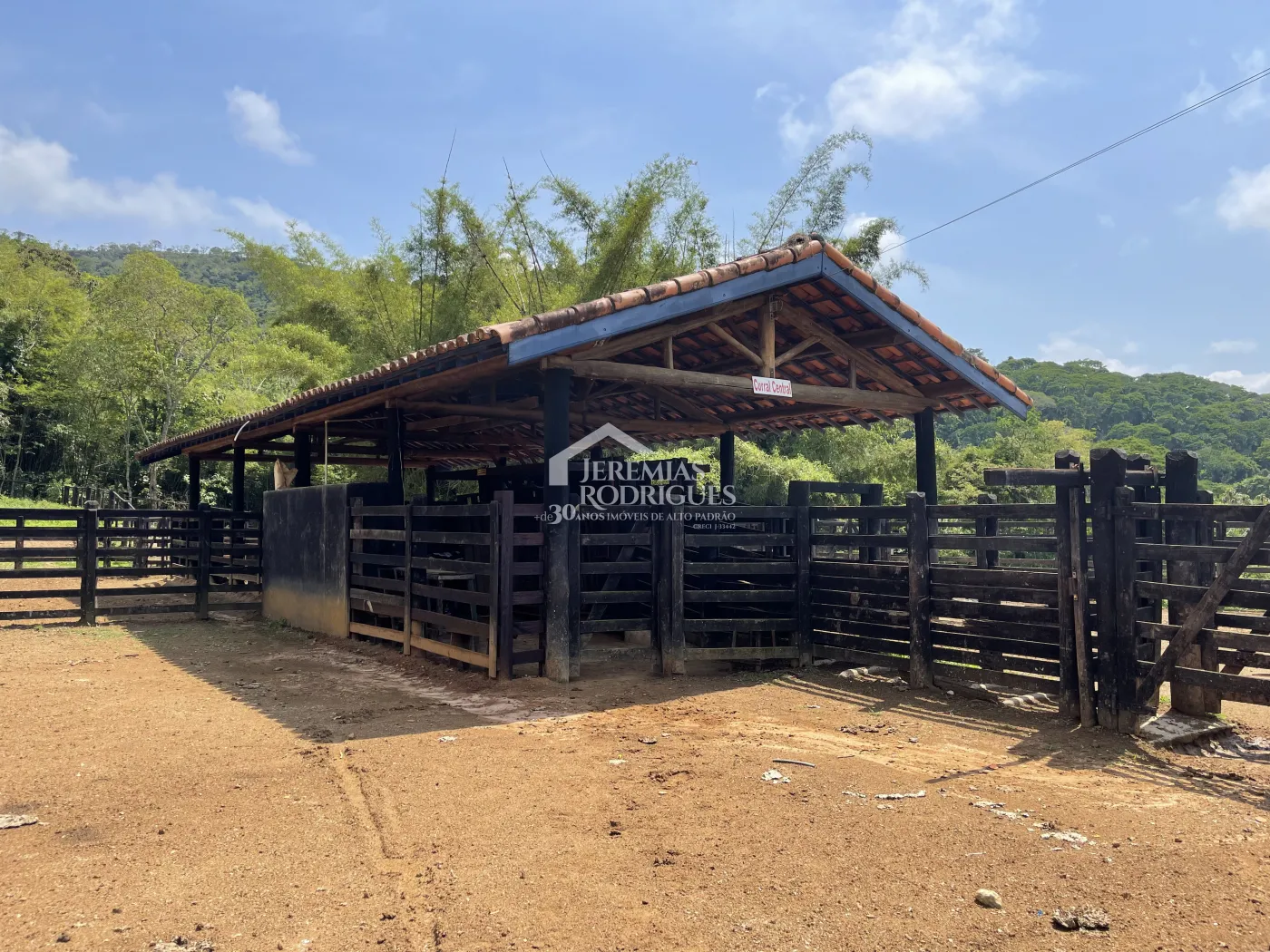 Fazenda com 12 dormitórios - Taubaté/SP