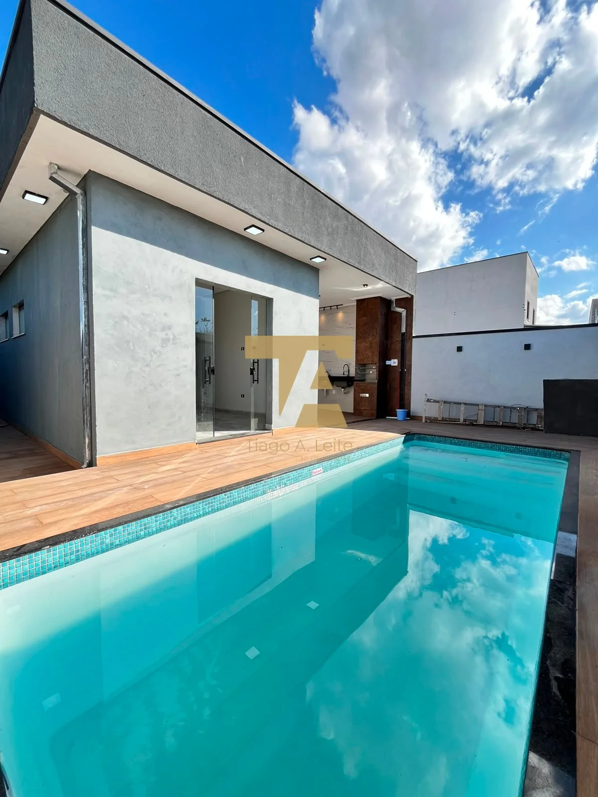 Casa à Venda Pindamonhangaba 3 Quartos 1 Suíte 100m² Piscina — foto 1