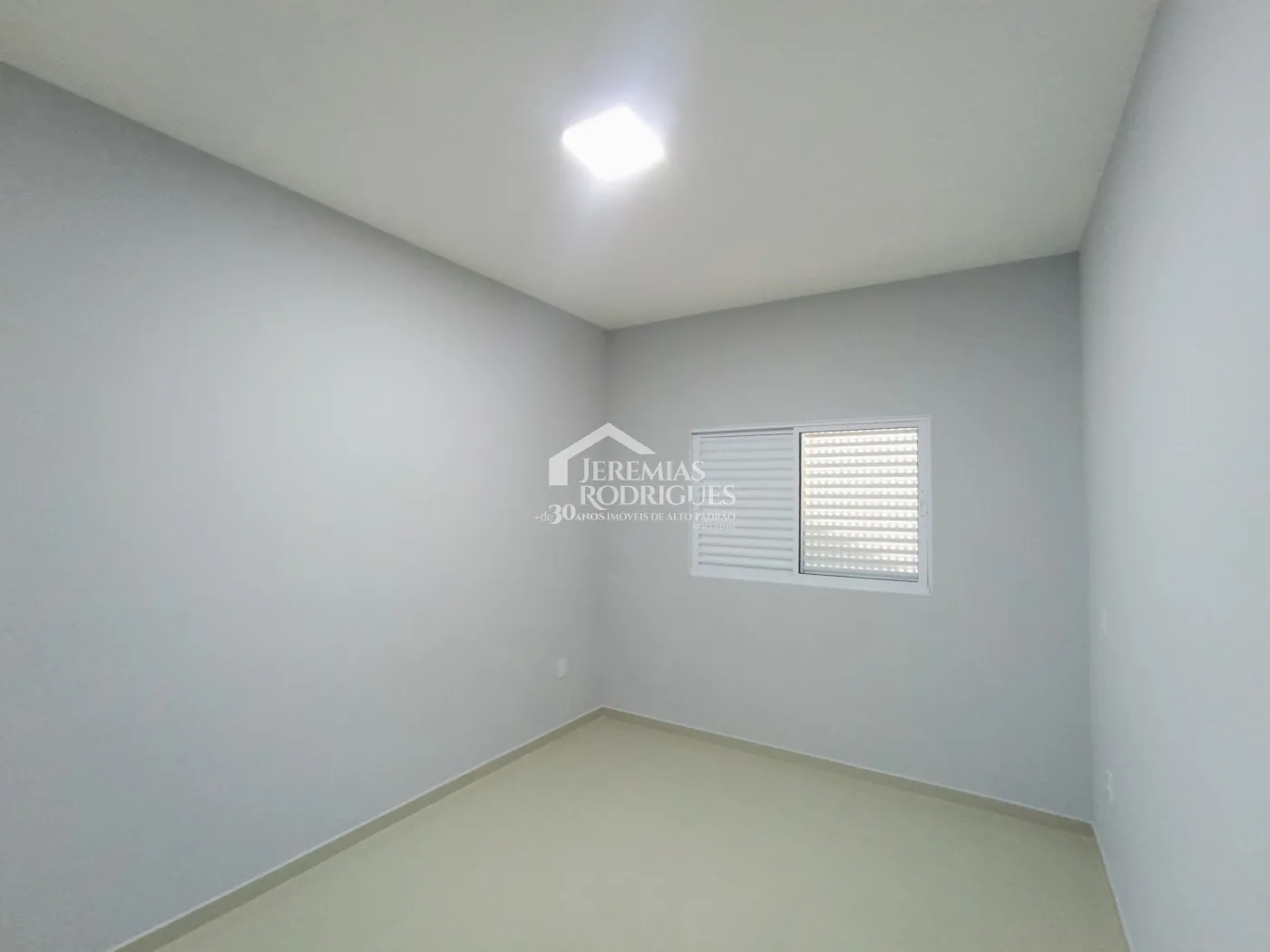 Casa à venda com 3 dormitórios no Condomínio Morada do Visconde em Tremembé/SP.