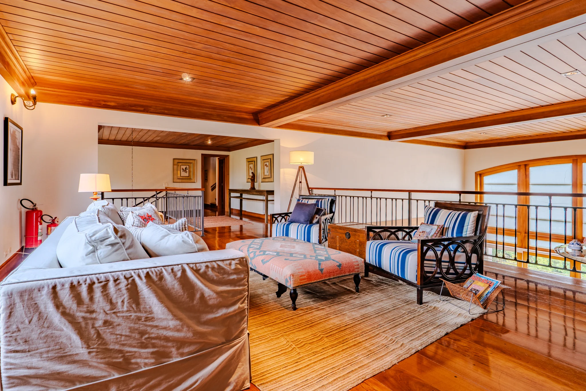 Casa à venda com 7 suítes no Condomínio Vila Simonsen em Campos do Jordão/SP. 