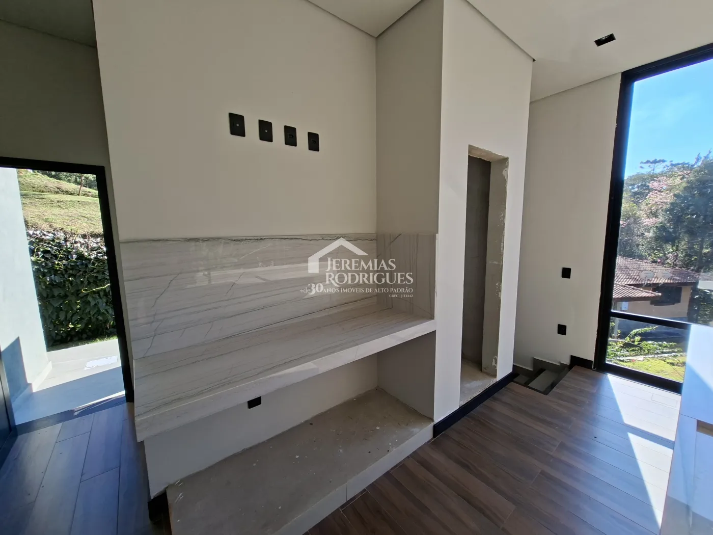 Casa à venda com 4 dormitórios, no Condomínio Parque da Mantiqueira em Santo Antônio do Pinhal/SP.