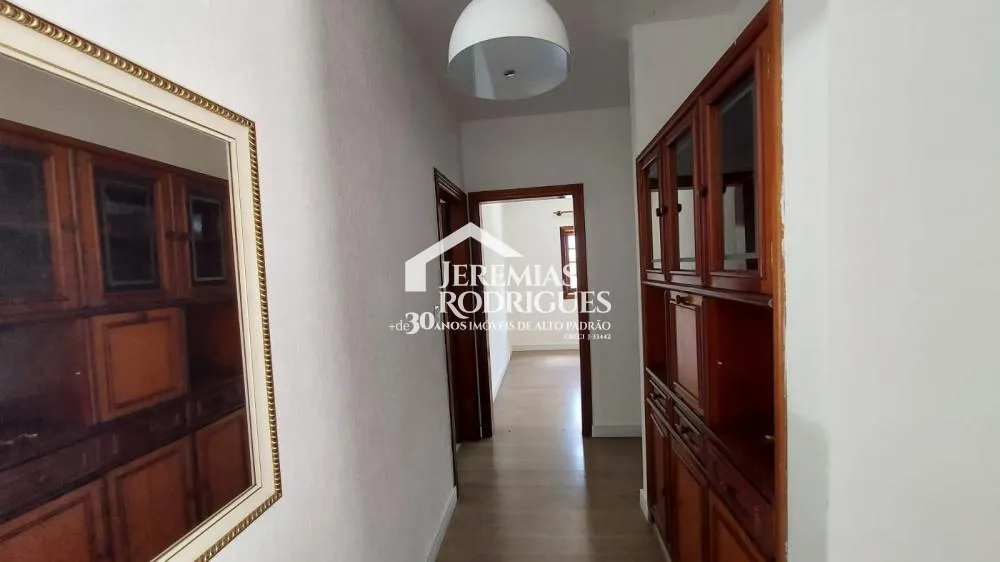 Casa térrea com 5 dorm - Condomínio Village Paineiras.