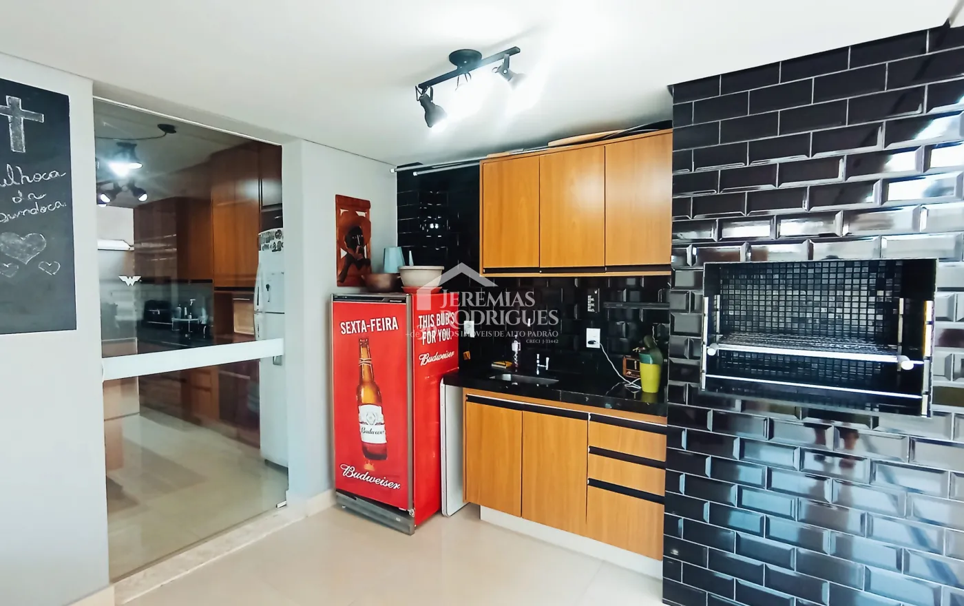 Casa à venda com 3 suítes no Condomínio Moema Ville em Pindamonhangaba/SP.