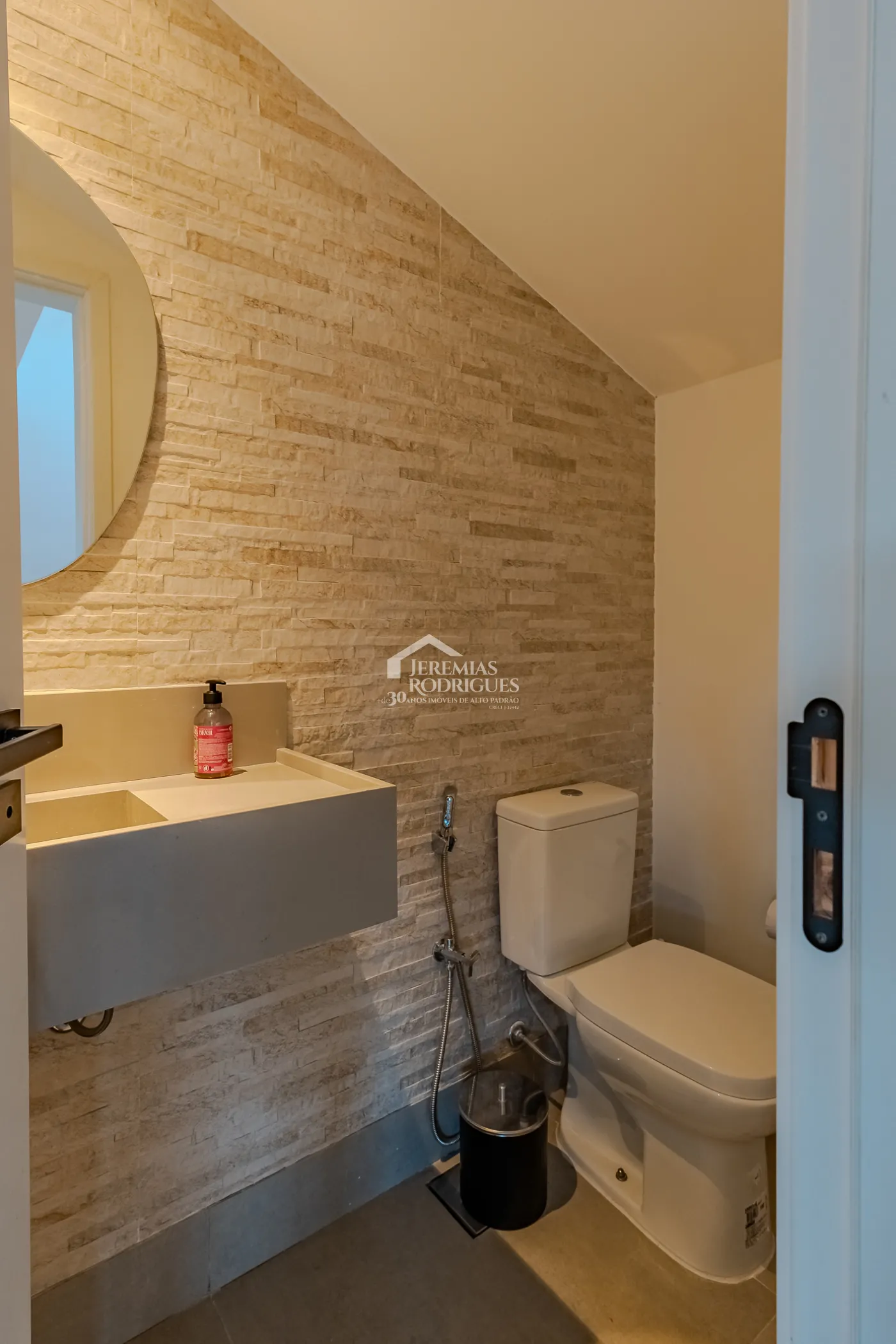 Casa à no Condomínio Recanto do Sol em Campos do Jordão/SP