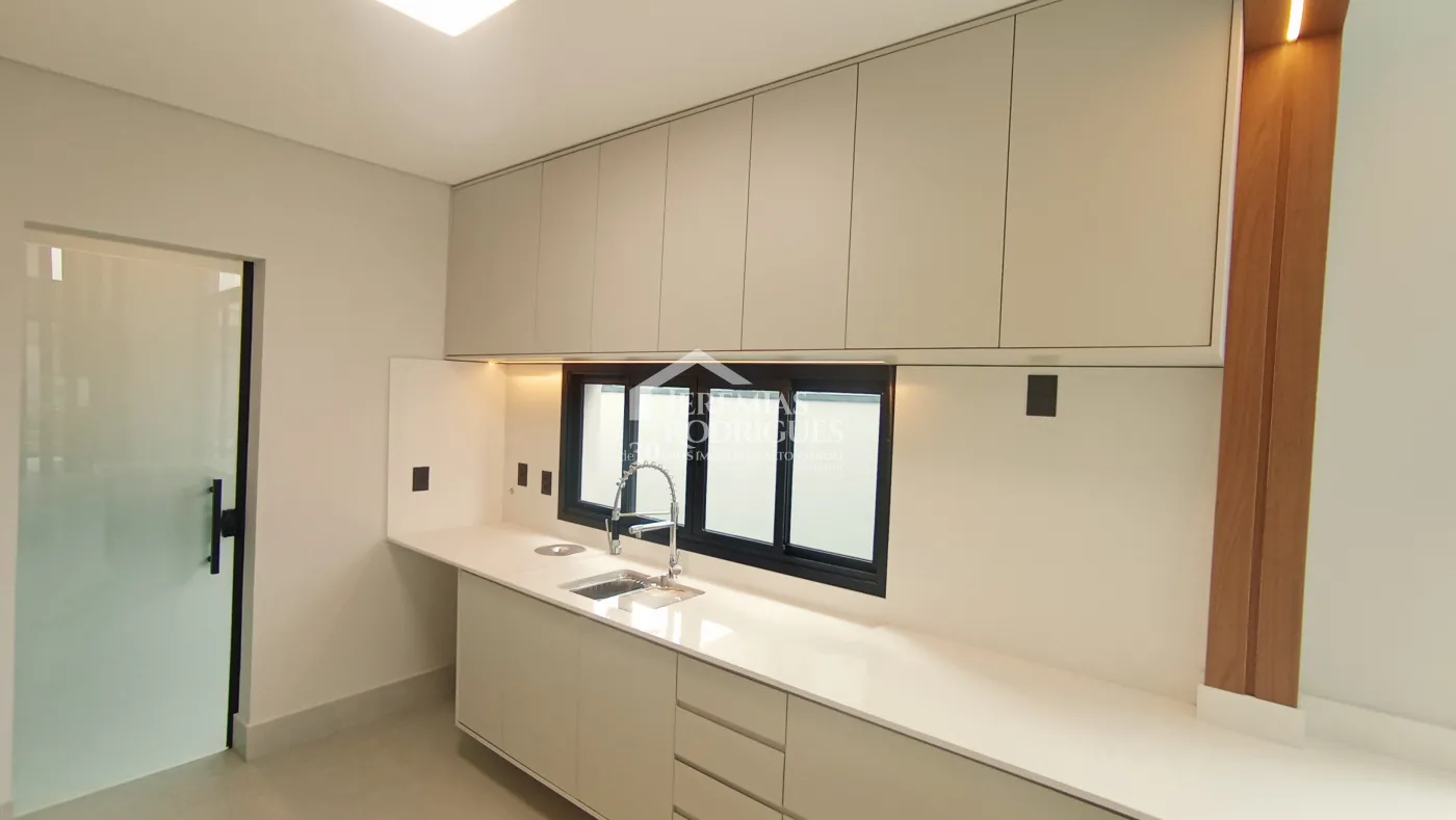 Casa à venda com 4 dormitórios no Condomínio Terras de San Marco em Taubaté/SP.