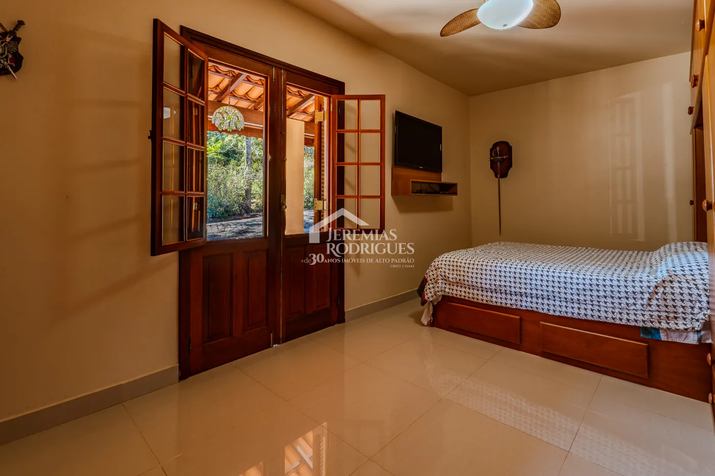 Fazenda à venda com 183.000 m² em Campinas/SP.