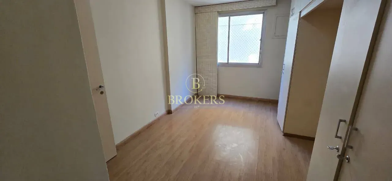 Apartamento à venda, Flamengo - Av Oswaldo Cruz - Varanda, quarto, cozinha e dependência completa -