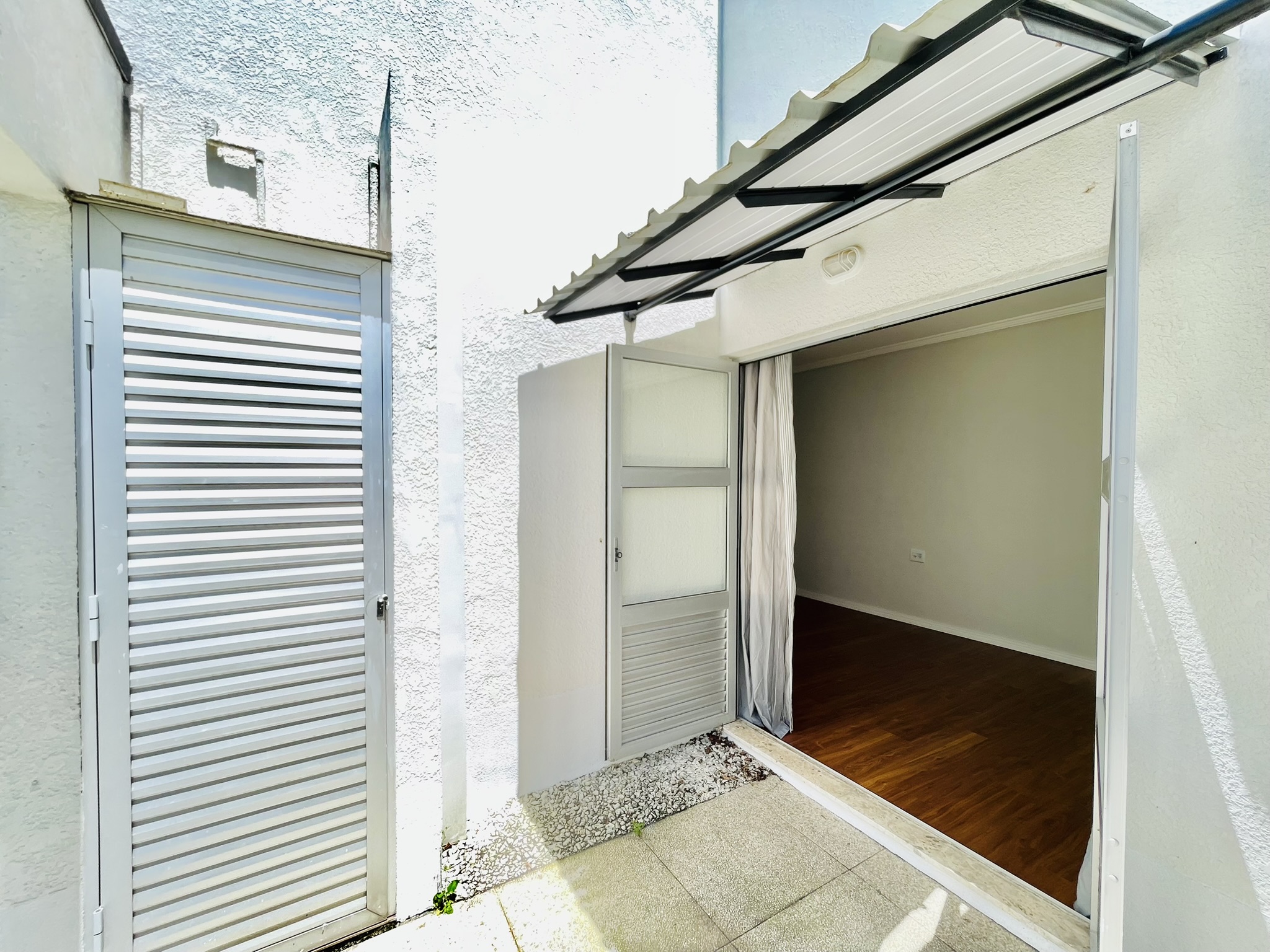 Casa à venda com 3 suítes no Condomínio Campos do Conde II em Tremembé/SP.