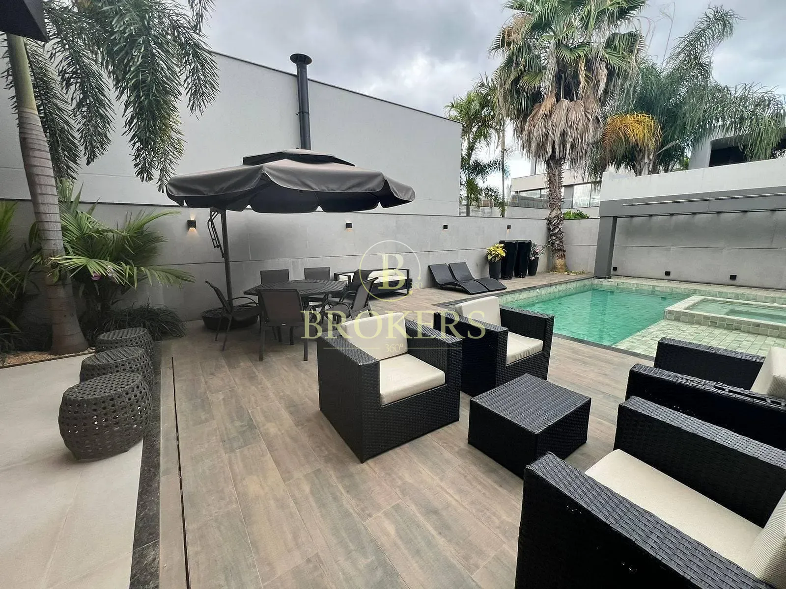 Design e luxo no Alphaville: Mansão triplex de 820m² com elevador, 5 suítes e lazer exclusivo por R — foto 32