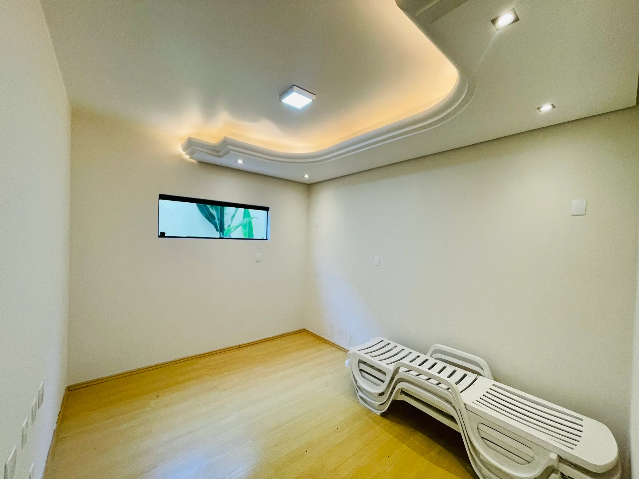 Casa à venda com 3 dormitórios no bairro Jardim das Nações em Taubaté/SP. 