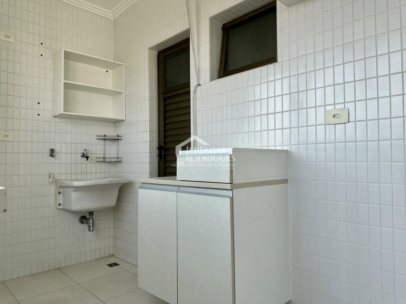 Apartamento com 3 dormitórios, 125 m² - Edifício Jabuticabeiras - Taubaté/SP.