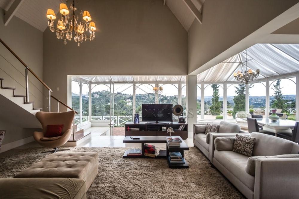 Casa à venda com 7 dormitórios no bairro Recanto das Araucárias em Campos do Jordão/SP.