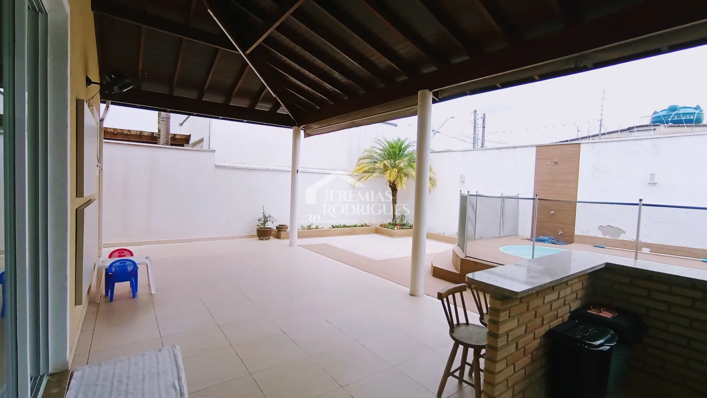 Casa para venda e locação com 4 dormitórios no Condomínio Jatobá em Tremembé/SP.