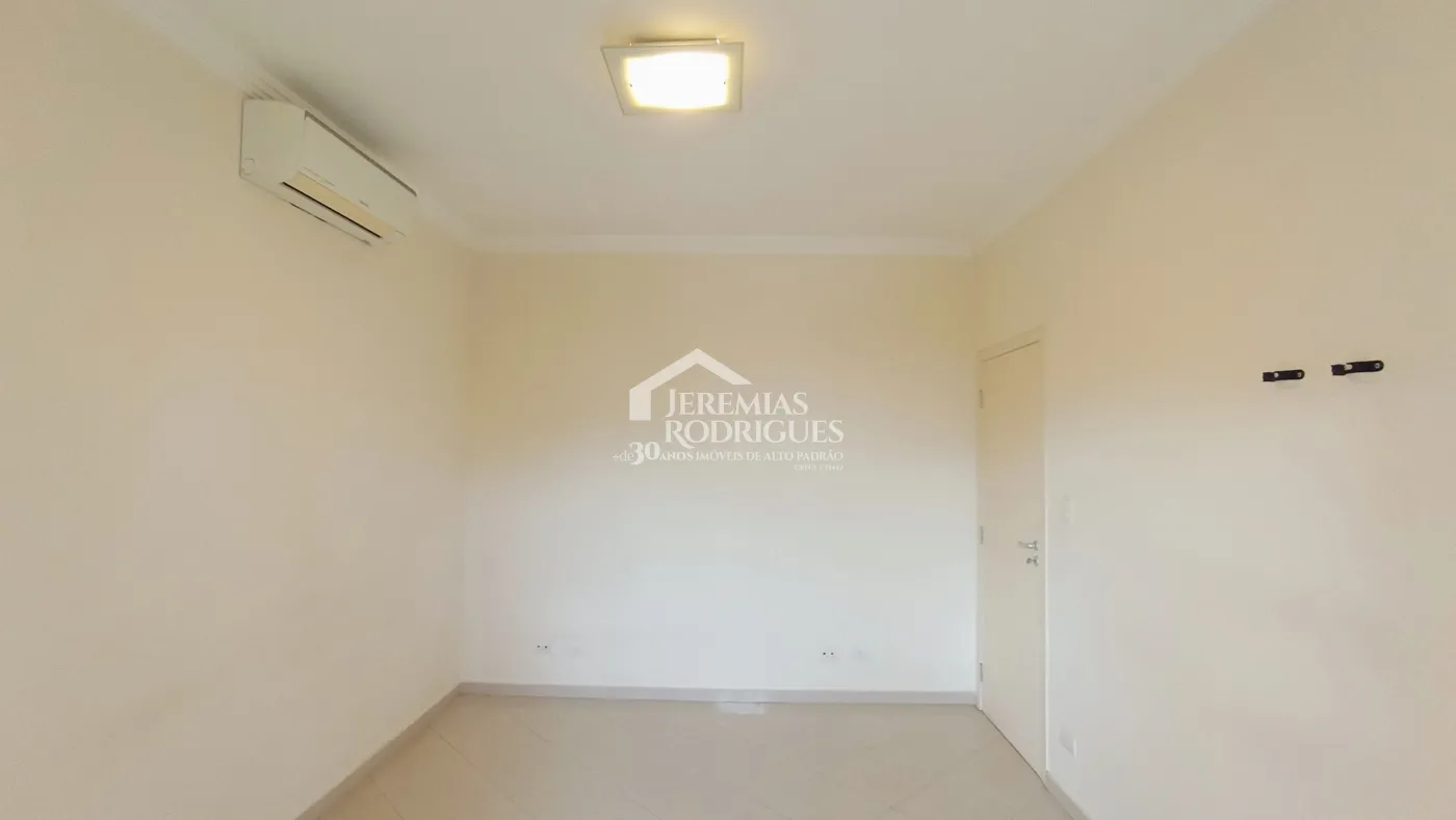 Casa à venda com 5 dormitórios no Condomínio Taubaté Village em Taubaté/SP.