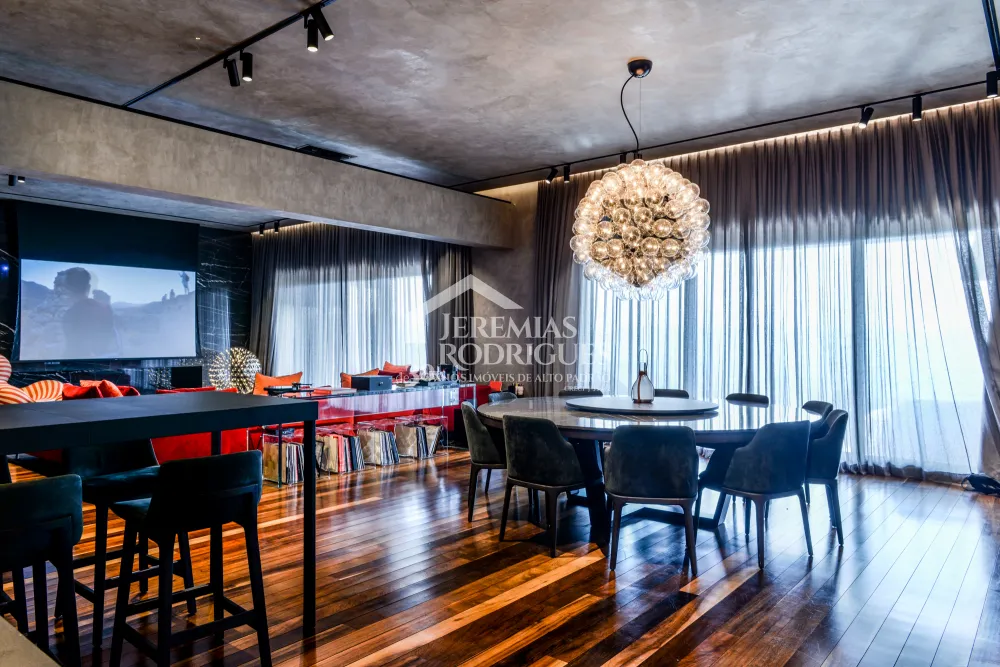 Mansão à venda no Condomínio Pedra do Fogo em Campos do Jordão/SP. 