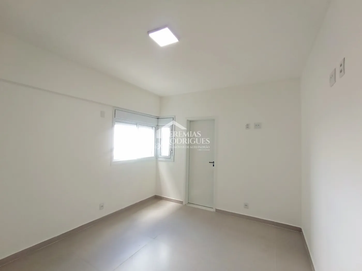 Apartamento à venda com 3 dormitórios, 119 m² no Edifício Residencial Elegance em Taubaté/SP.