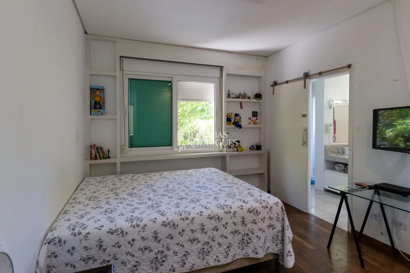 Casa para venda com 4 suítes no Condomínio Residencial dos Pinheiros em Caçapava/SP