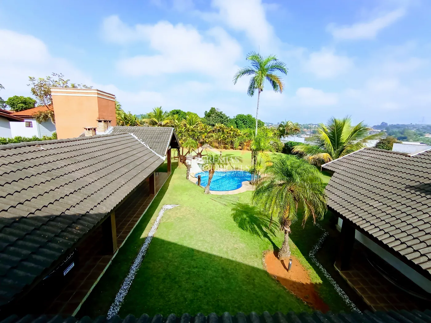 Casa à venda com 3 dormitórios no Condomínio Chácaras Cataguá em Taubaté/SP