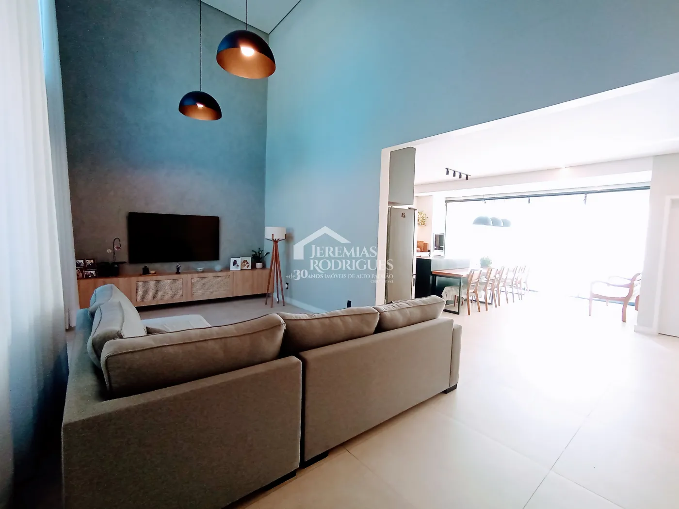 Casa à venda com 5 dormitórios no Condomínio Reserva dos Lagos em Pindamonhangaba/SP.