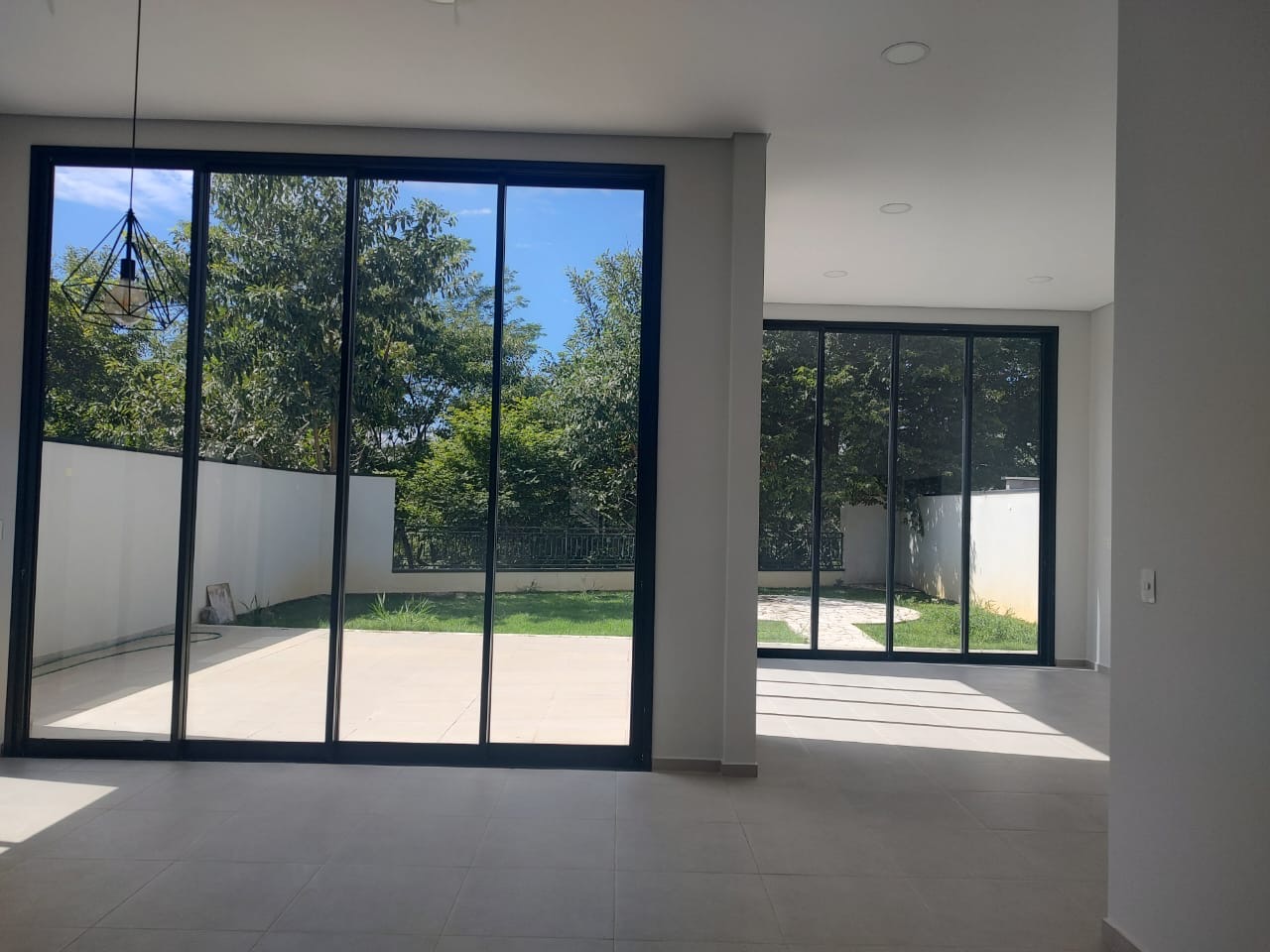 Casa à venda com 3 suítes no Condomínio Reserva dos Lagos em Pindamonhangaba/SP.