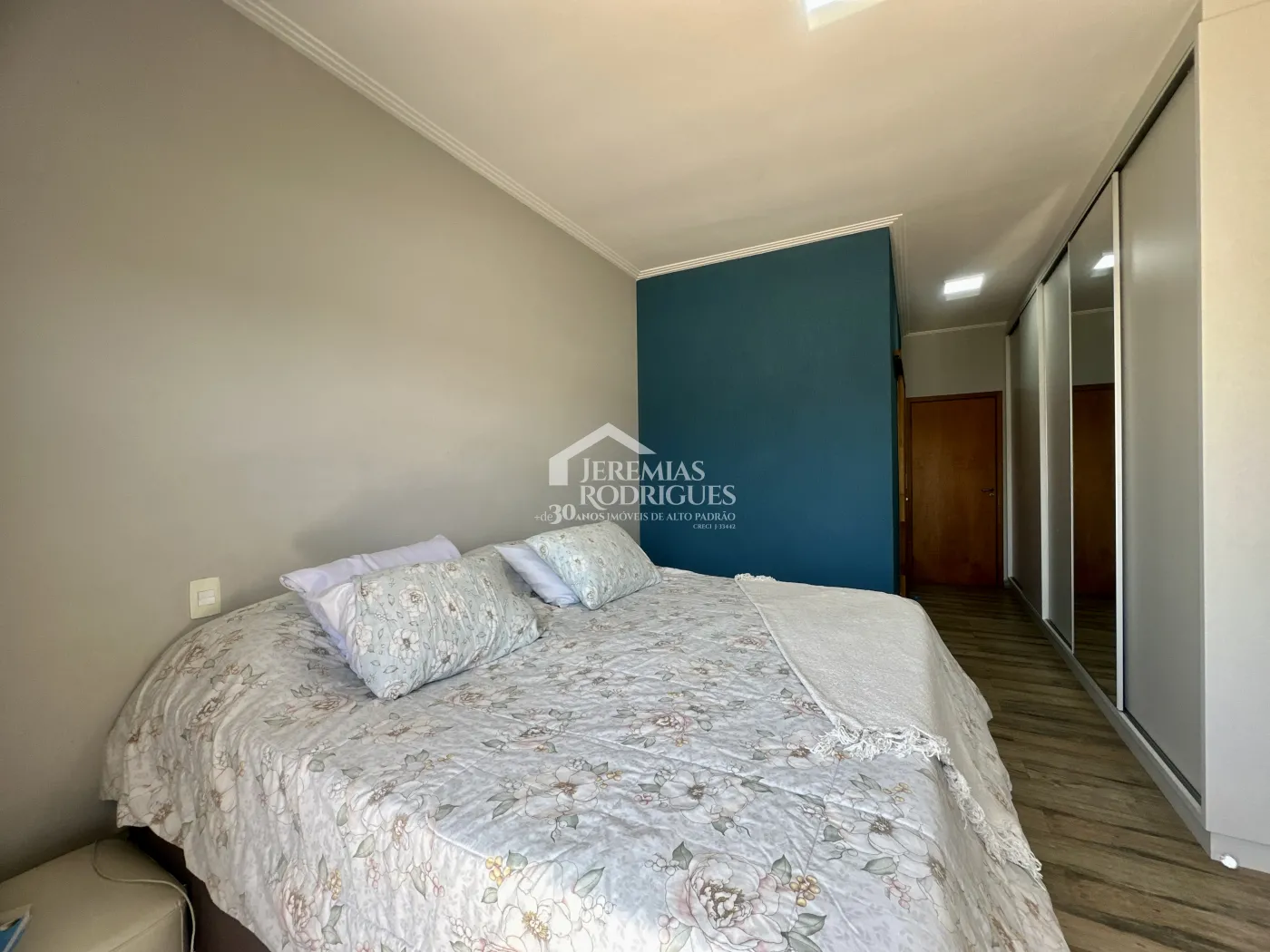 Casa para venda e locação com 3 dormitórios no Condomínio Tecoara em Taubaté/SP.