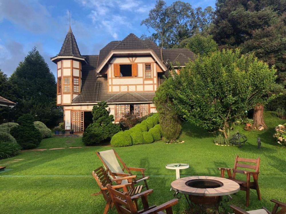 Casa à venda com 6 dormitórios no Alto Do Capivari em Campos do Jordão/SP.