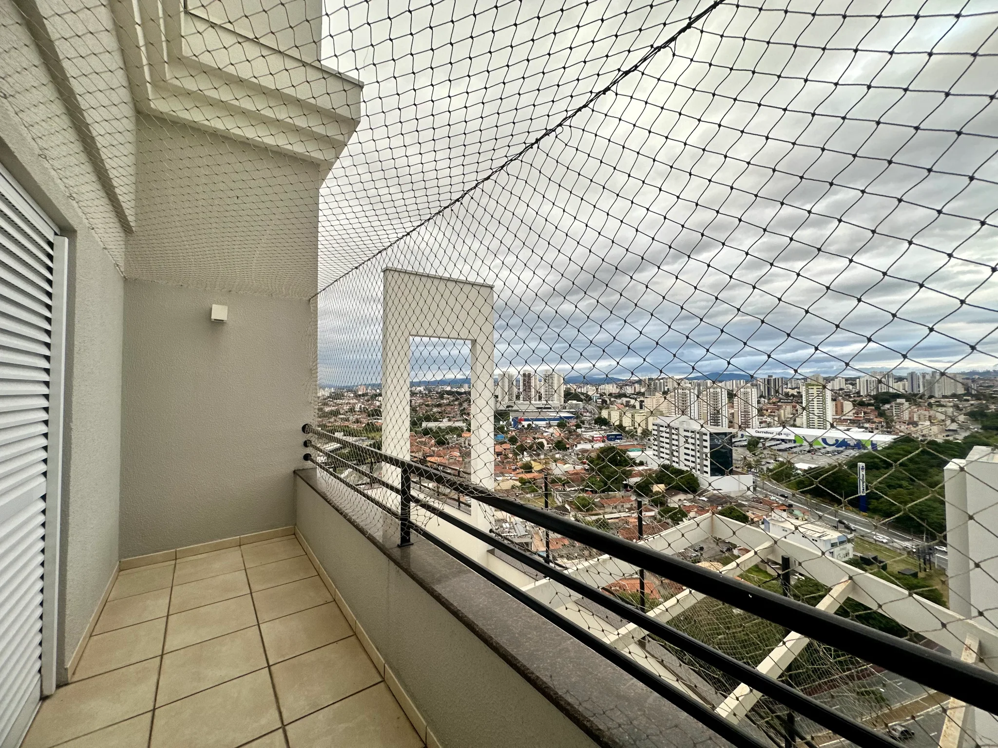 Cobertura duplex para locação no Edifício Placere em Taubaté/SP.