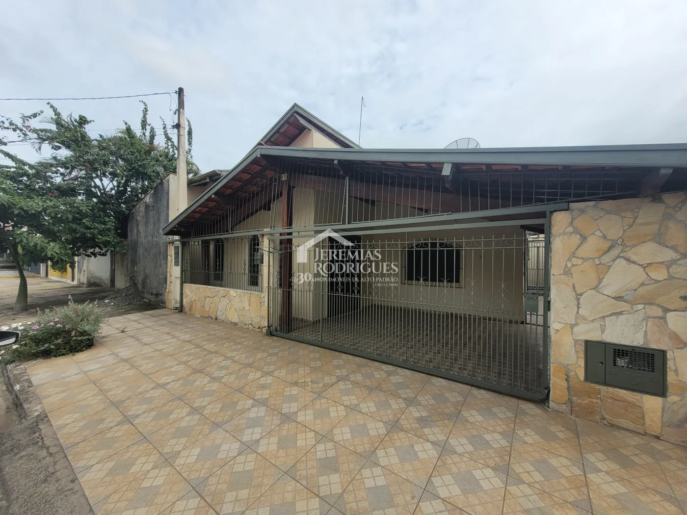Casa para locação no Parque São Domingos em Pindamonhangaba/SP. — foto 1