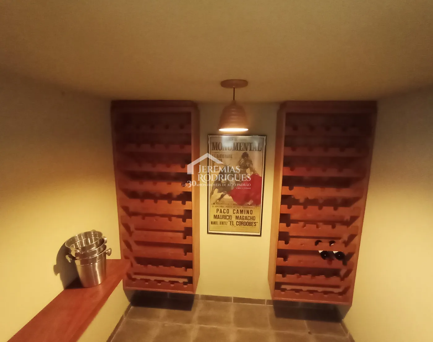 Casa à venda com 3 dormitórios no Condomínio Chácaras Cataguá em Taubaté/SP