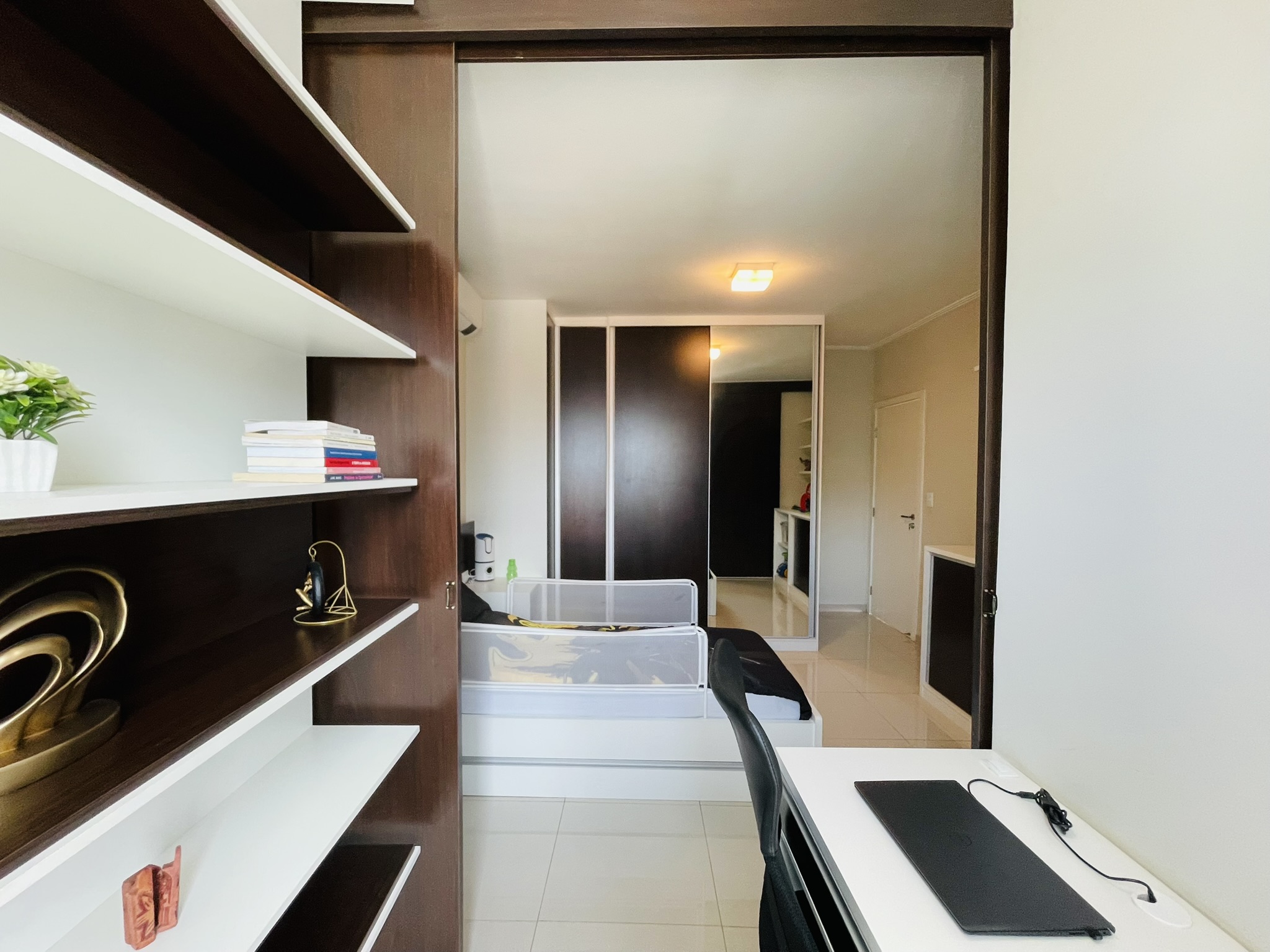 Casa à venda com 3 dormitórios no Condomínio Moema Ville em Pindamonhangaba/SP.