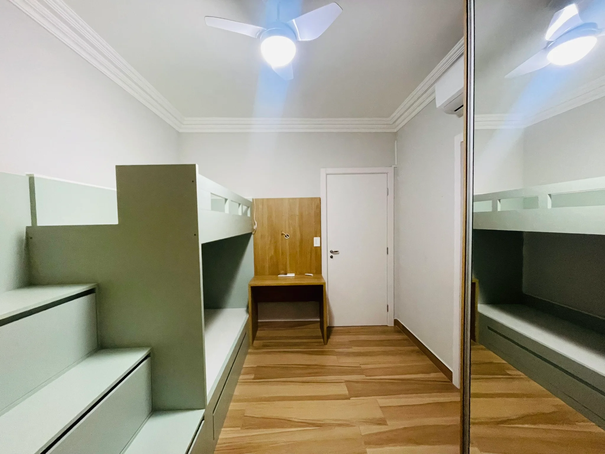 Apartamento à venda com 3 suítes no Condomínio Gran Terrace em Taubaté/SP. 