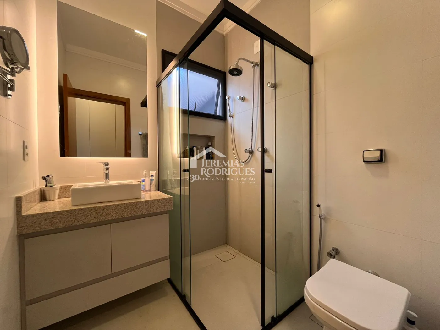 Casa à venda com 3 dormitórios no Condomínio Jardim de Alah em Taubaté/SP