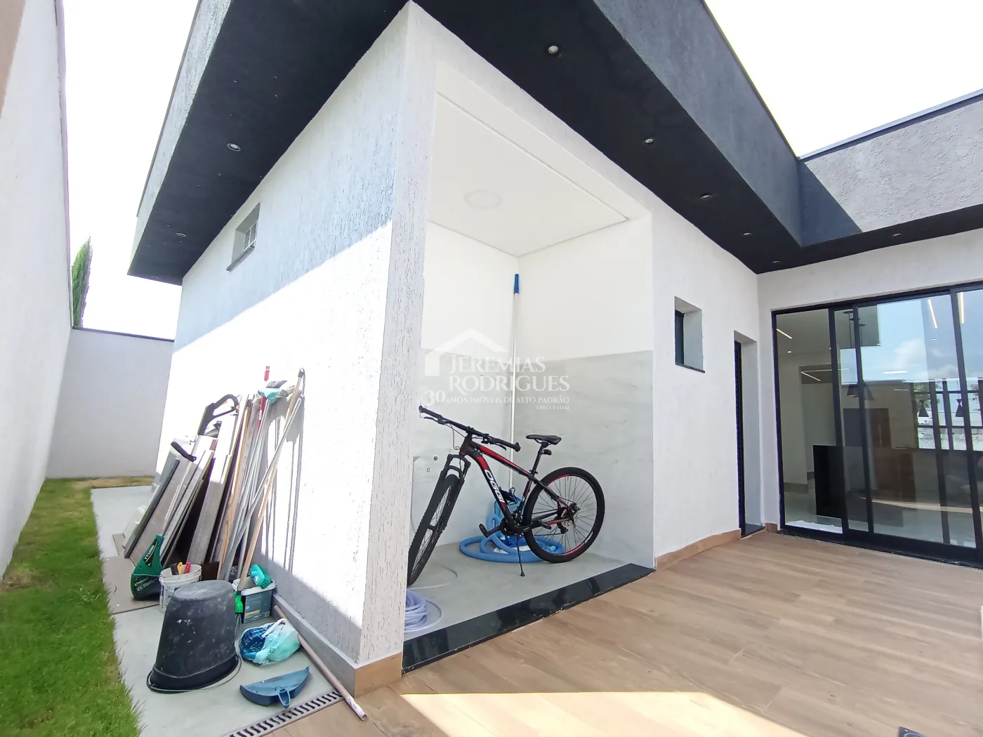 Casa à venda com 300 m² no Condomínio Ouro Ville em Taubaté/SP.